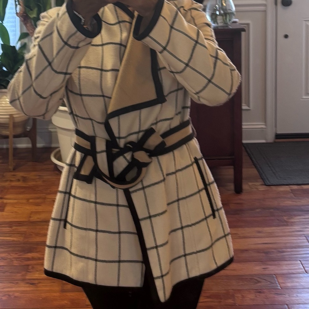 Jones New York Signature size small jacket in a blonde and black check pattern.